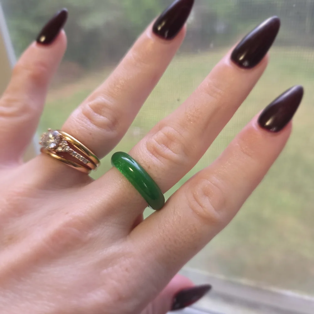 Elegant Green Jade Ring - Picture 4 of 4